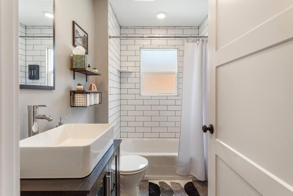 Apartamento Modern In The Heart Of Uptown - Unit A *