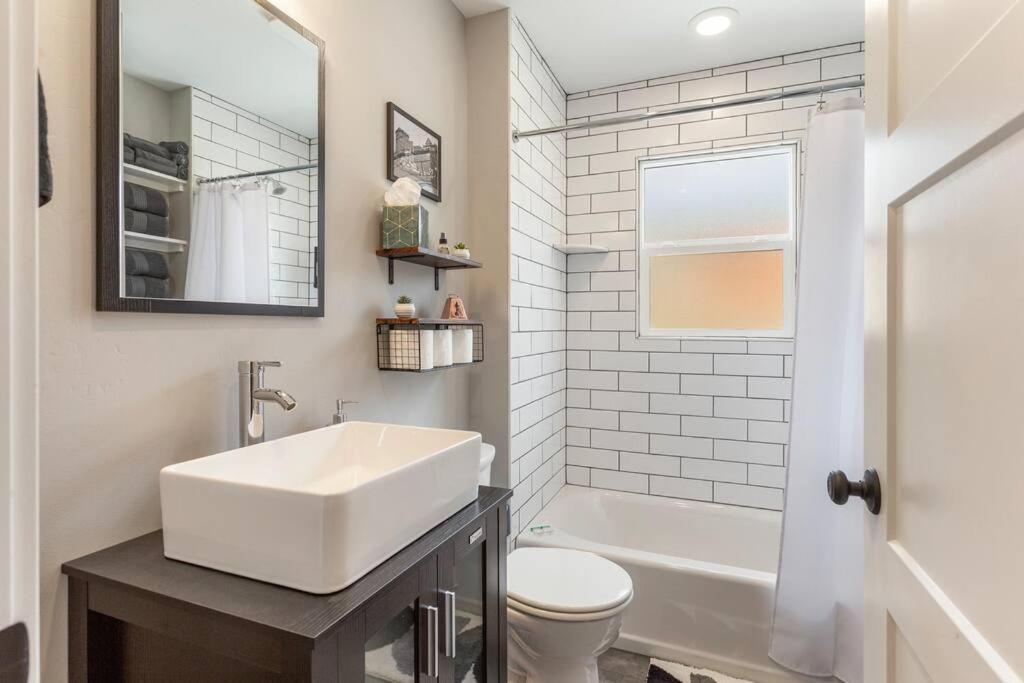 Modern In The Heart Of Uptown - Unit A Apartamento *